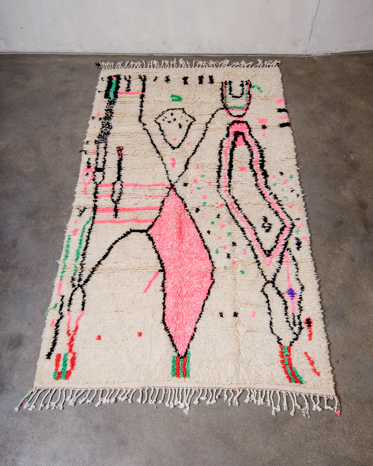 Berberlin Azilal rug made of fluffy wool and cotton, laying flat on a concrete floor.